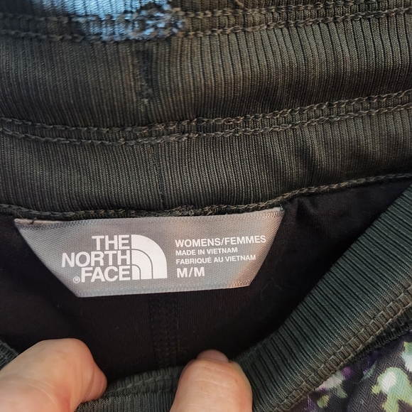 The North Face Women's Dark Jacket - Picture 2 of 3